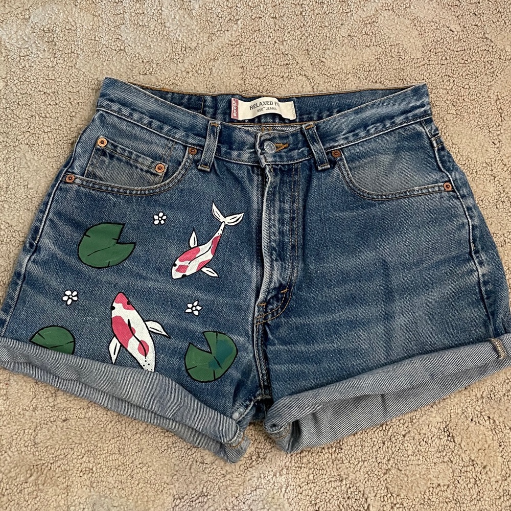 painted levi’s shorts